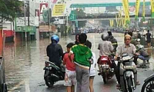 Banjir Nasional Pengaruhi Turunnya Penjualan Motor