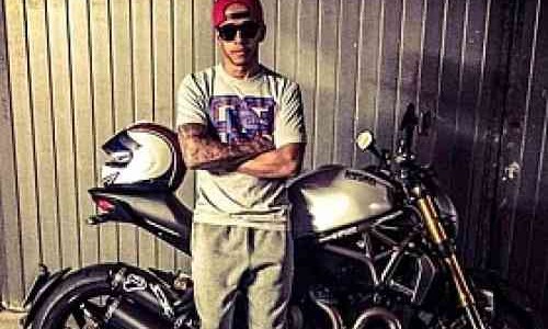 Pembalap F1 Lewis Hamilton Miliki Ducati Monster 1200