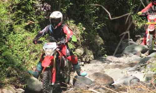 Komunitas Honda CRF Trabasan Sekaligus Beramal