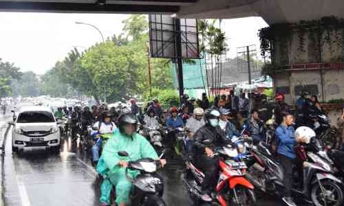 Pemilik Motor Lakukan Hal Berikut Ketika Sudah Musim Hujan 