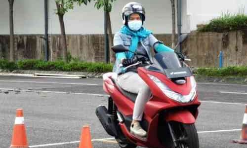 Tips Memilih Celana untuk Lady Bikers, Begini Rekomendasi Ahli