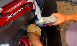 Efek Buruk Telat Ganti Oli Mesin Motor Matic